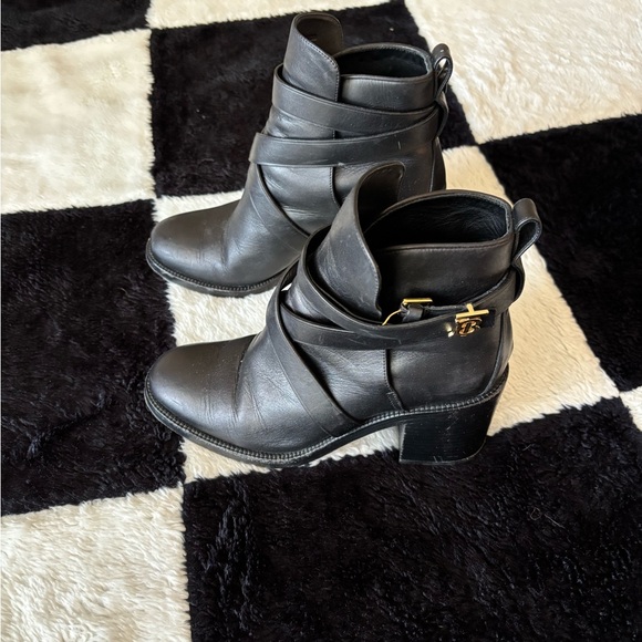 Stylish Black Burberry Ankle Boots - Picture 1 of 9